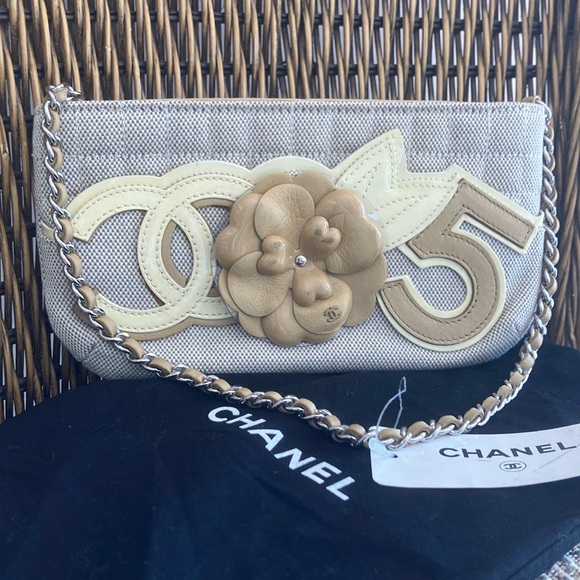 CHANEL - Picture 2 of 7